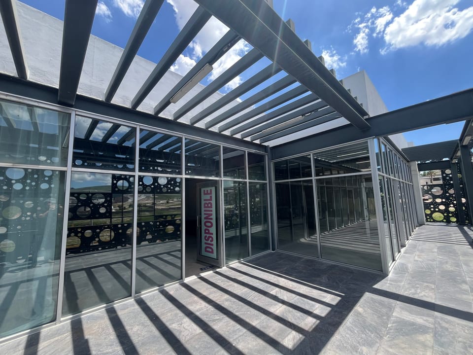 Local en Venta y Renta Plaza Platz 203