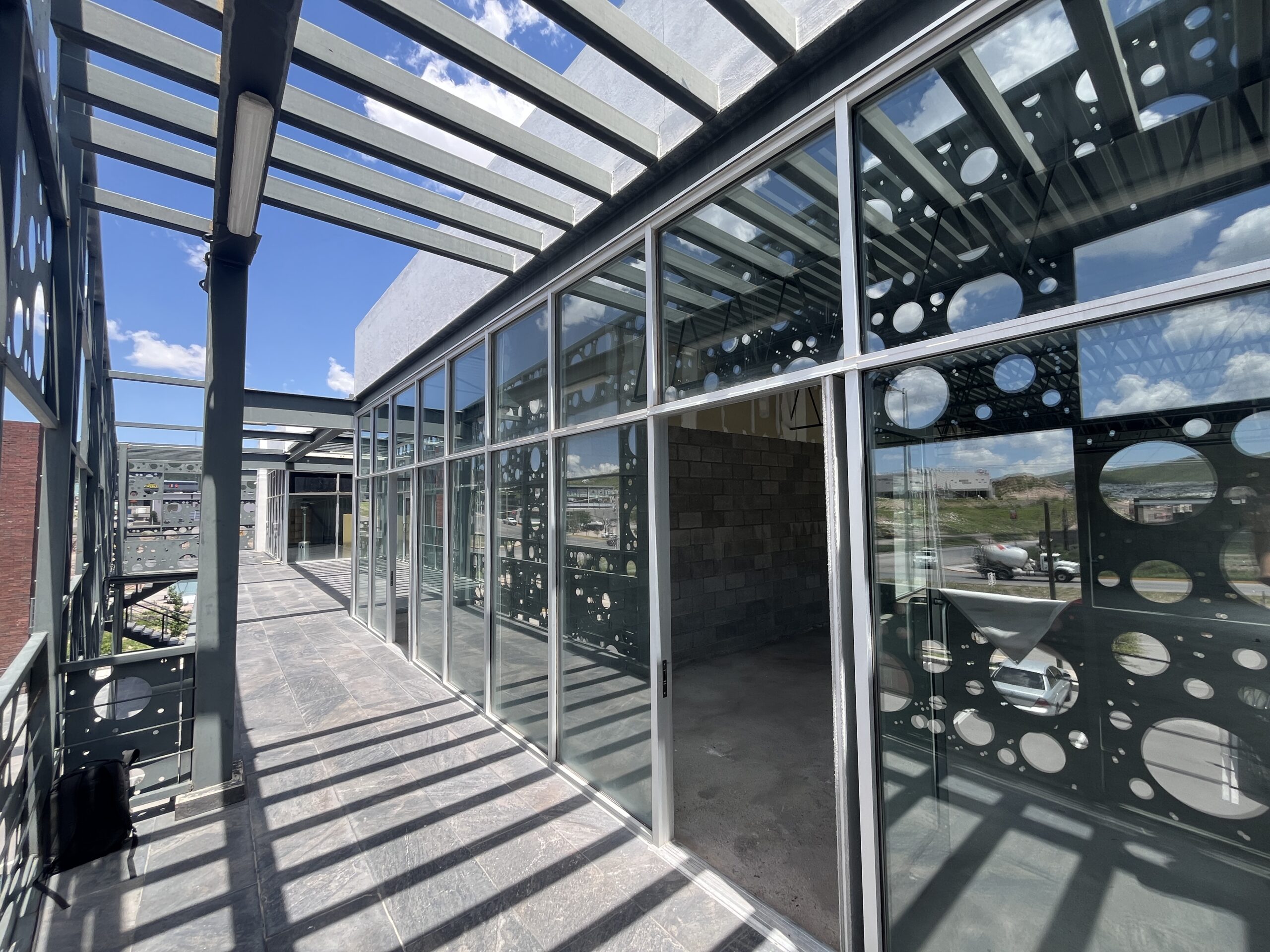 Local en Venta y Renta Plaza Platz 201